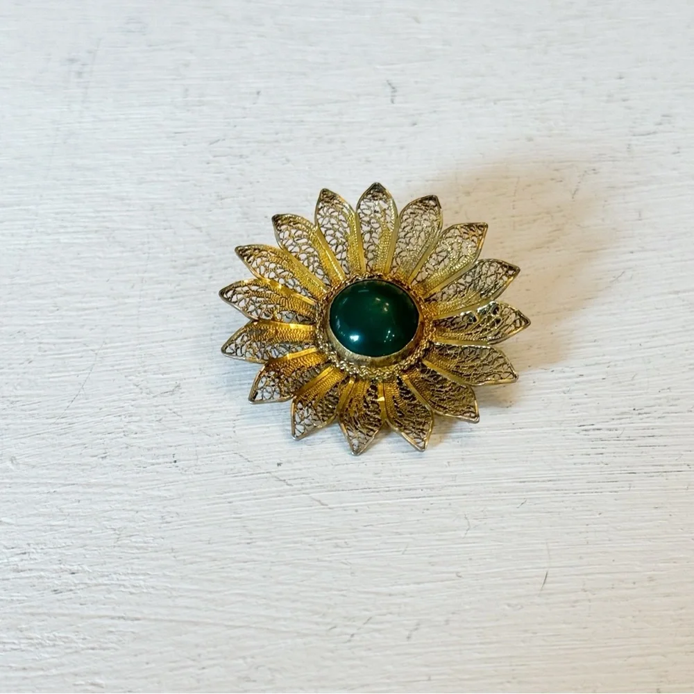 Beautiful Vintage Gold Tone Cabochon Filigree Brooch 1950’s